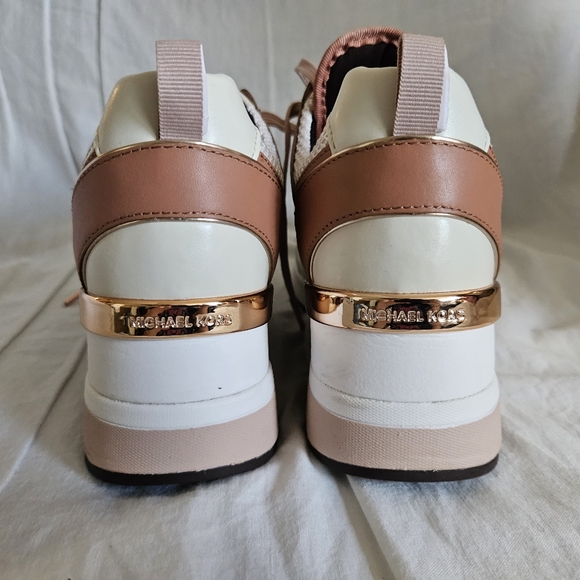 Michael Kors Soft Pink Georgie Trainer US 8.5M - Picture 3 of 8
